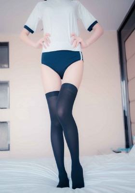 我在车里被三个男人玩_高清全集免费观看